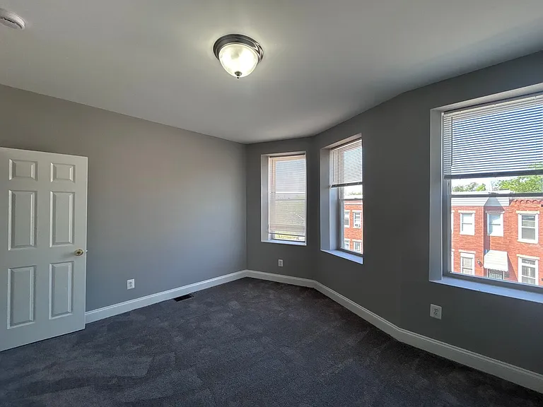 305 N Calhoun St — Photo 3