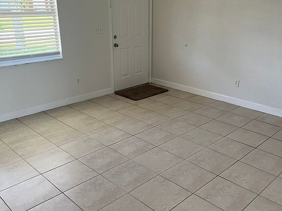 5th image of 969 SW Whittier Ter
