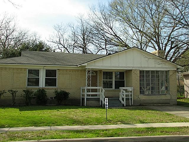 1st image of 2817 Honeysuckle Dr