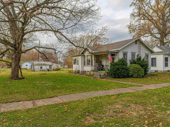 203 W Dekalb St, Mount Pulaski, IL 62548