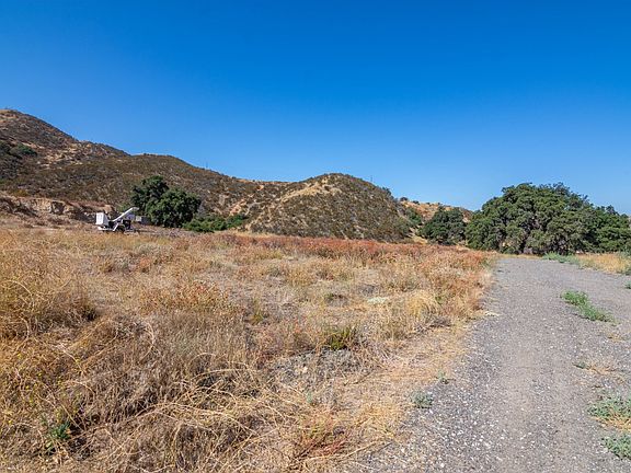 3rd image of 1260 Sierra Hwy
