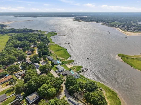 79 Edgewater Dr, Wareham, MA 02571