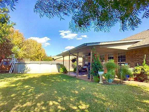 5th image of 313 Lakeshore Dr