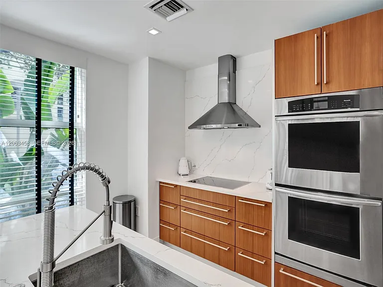 6103 Aqua Ave #107 — Photo 7