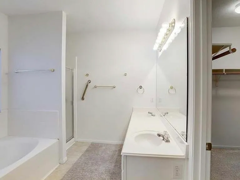 14402 Lawton Ridge Dr — Photo 9