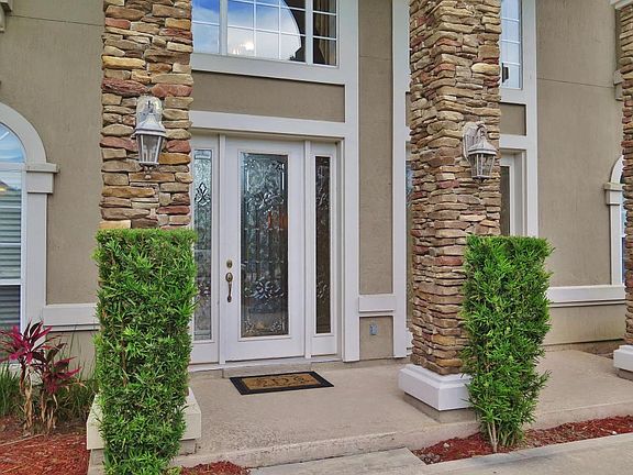 4th image of 909 Cavanaugh Dr
