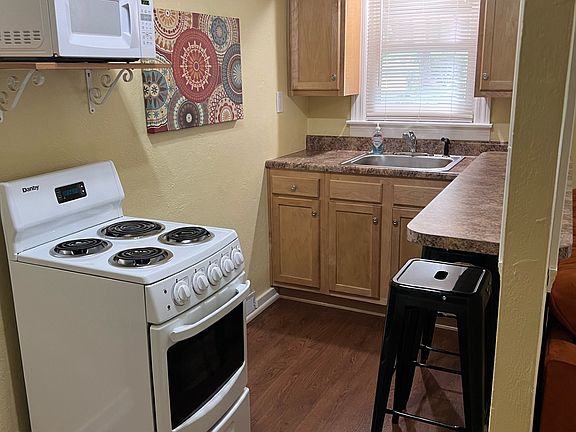 2nd image of 525 Emerson Dr #2