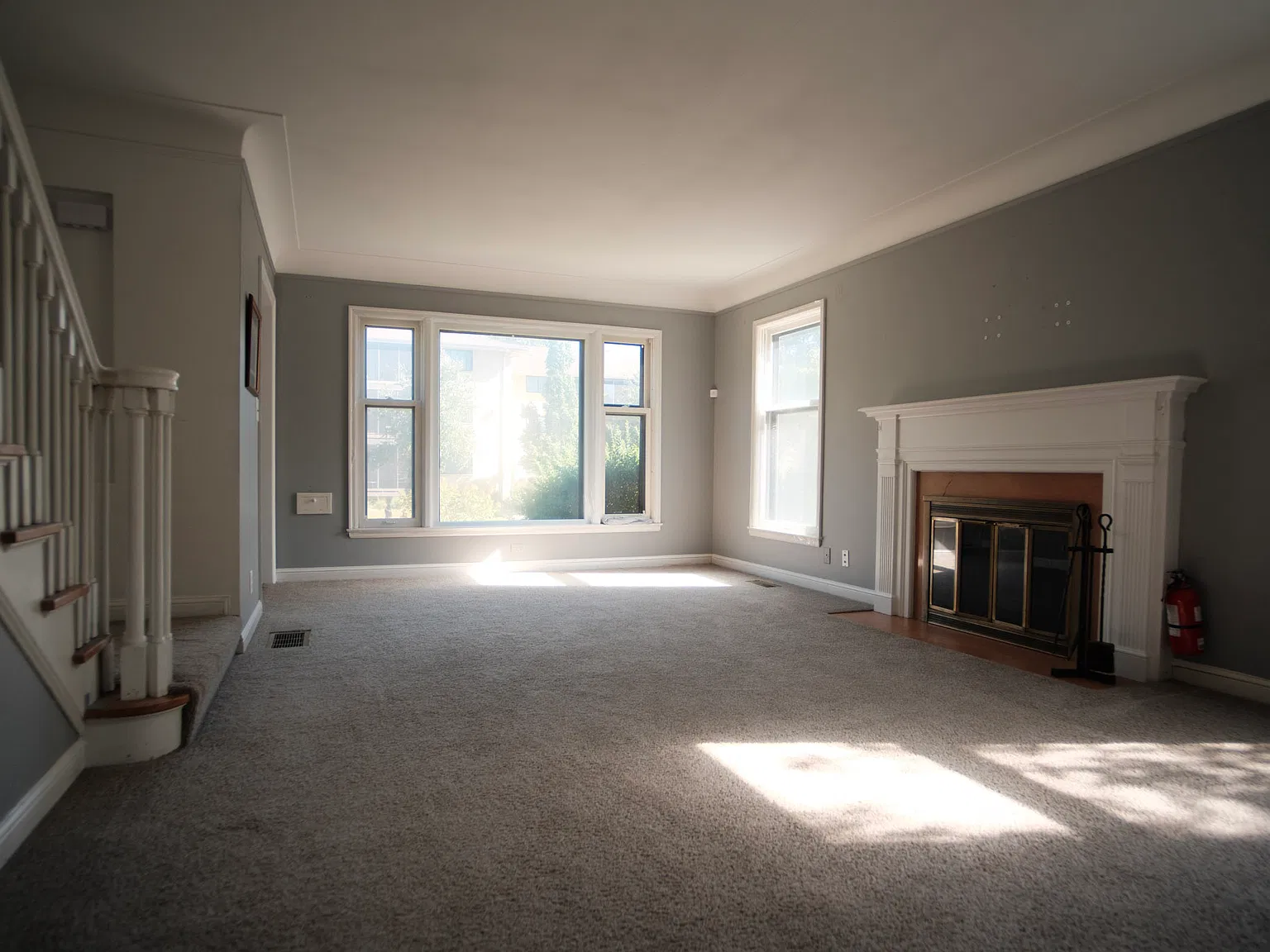 4 bed, 1.5 bath, 2409 sqft, $2,268 — Photo 4