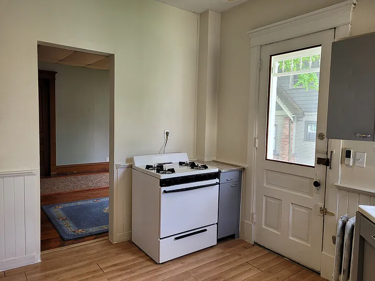 223 N Kalamazoo Ave #2 — Photo 8