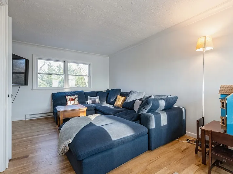 122 Pembroke Dr — Photo 17