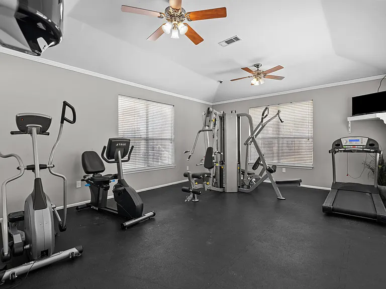 Encino Park Apartments — Photo 18