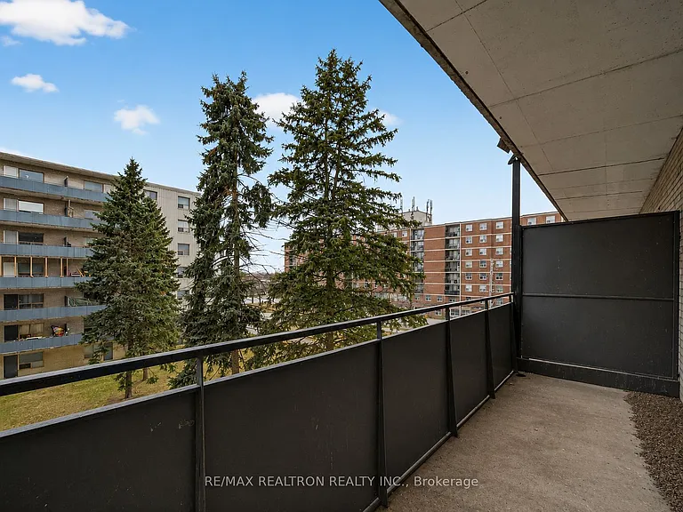 275 Wentworth St W #716 — Photo 21