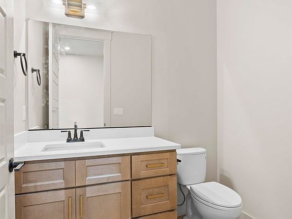 4th image of 161 Riviera Dr