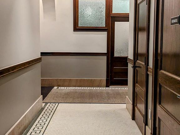 5th image of 17 Palafox Pl #210