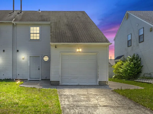 64 Hampton Gate Dr, Sicklerville, NJ 08081