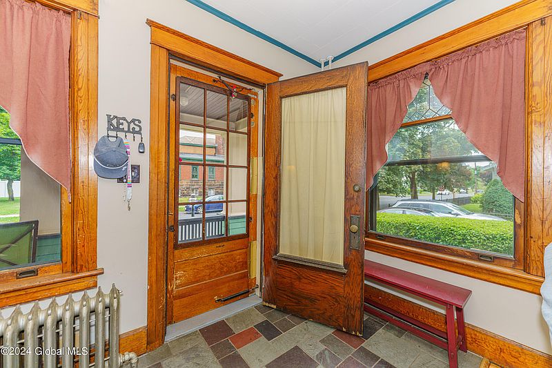5th image of 109 N 4th Avenue