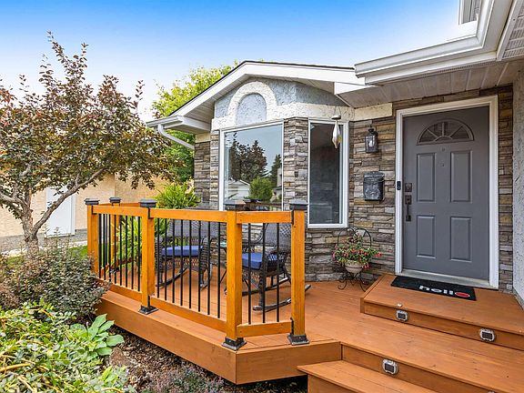 3rd image of 3 Denault Pl