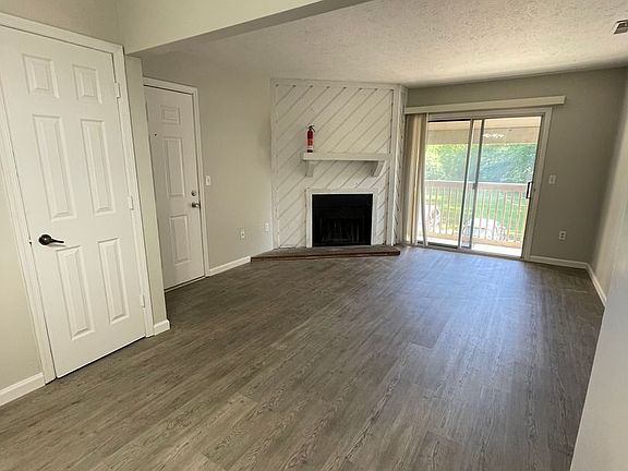 2nd image of 10 Ironwood Ct #25