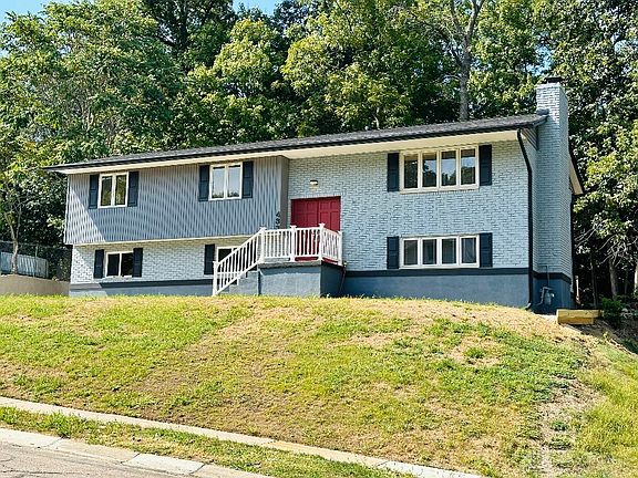 2nd image of 433 Lincoln Green Dr