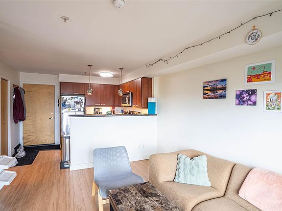 4th image of 356 Gorge Rd E #407