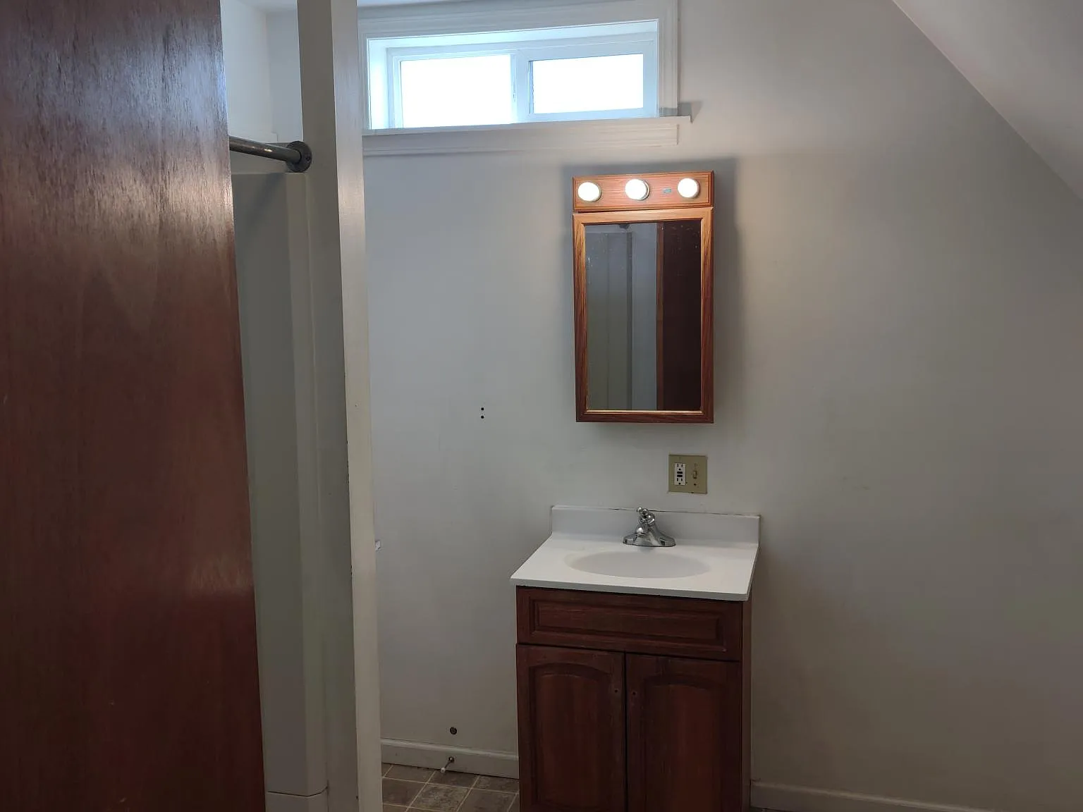 3 bed, 1.5 bath, 1450 sqft, $1,200 — Photo 3
