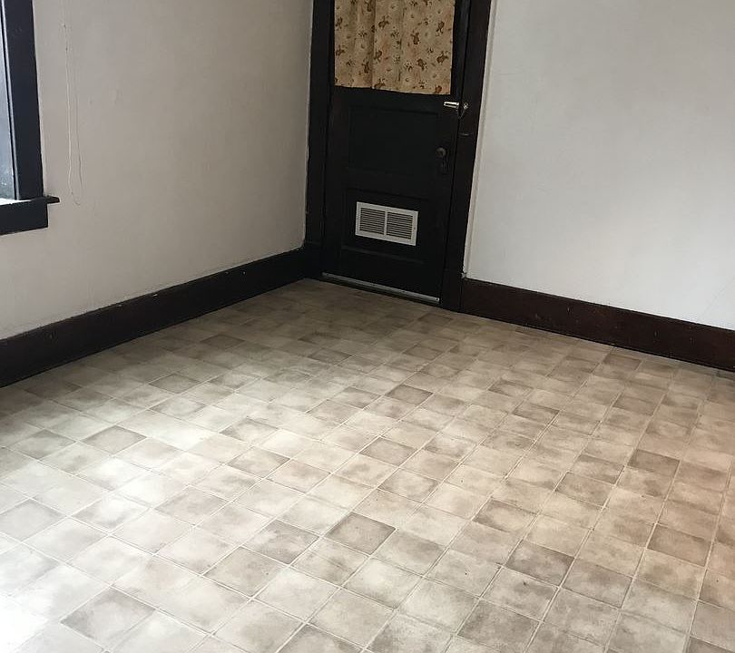 2nd image of 1020 1/2 Central Ave APT 3