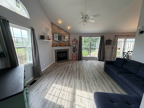 4th image of 11199 Douglas Ave