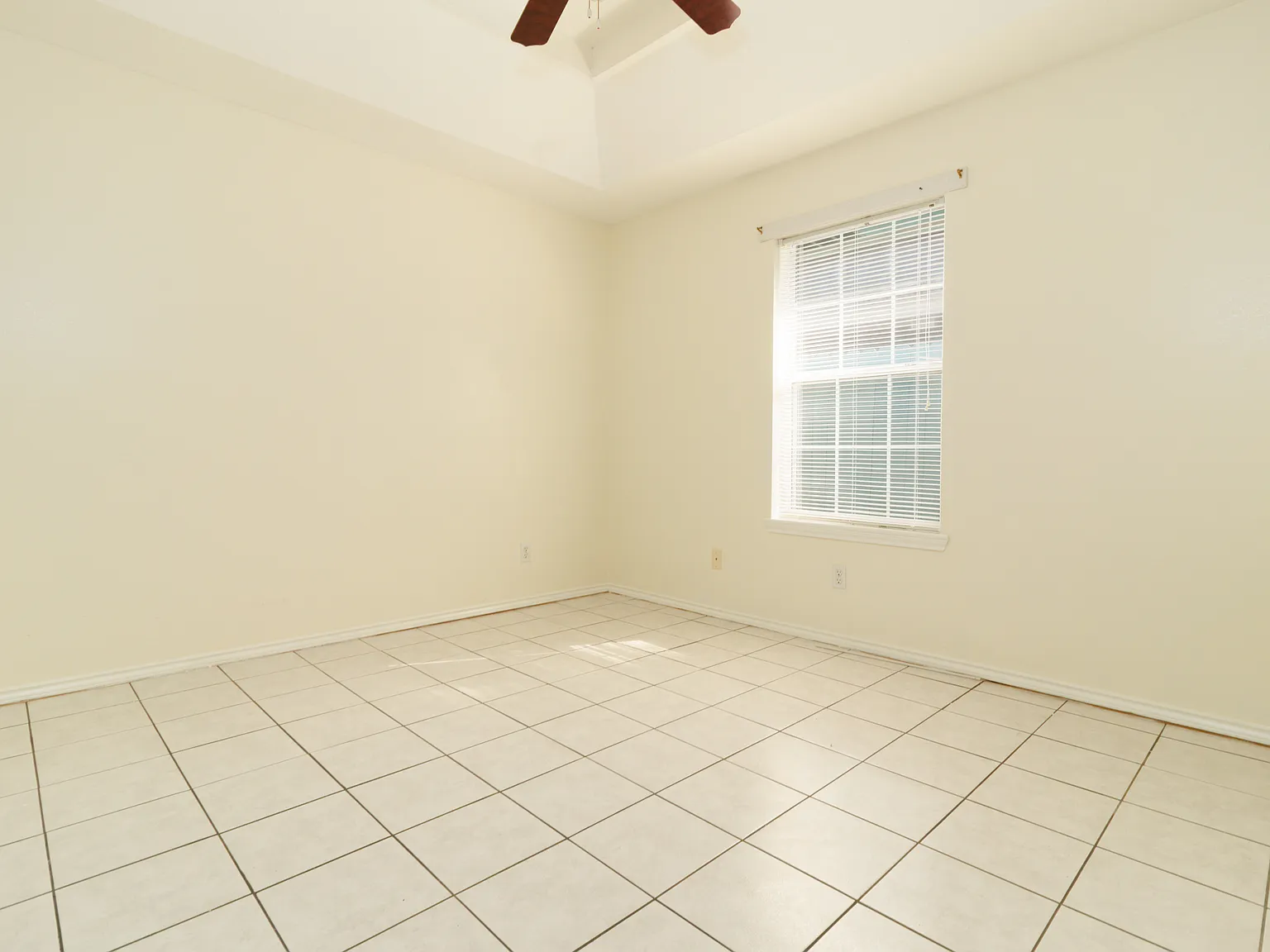 1014 Lexington — Photo 3