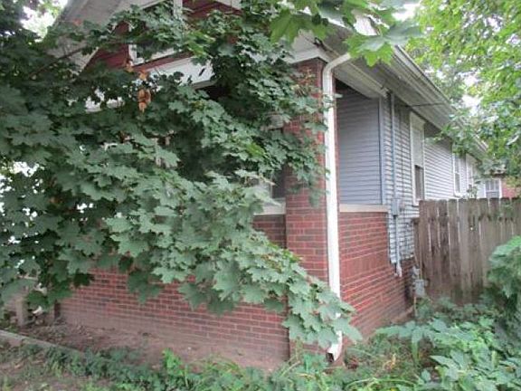3rd image of 1016 W Armstrong Ave
