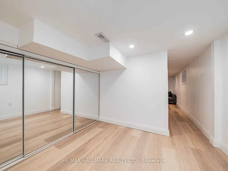 24 Barrington Ave — Photo 6