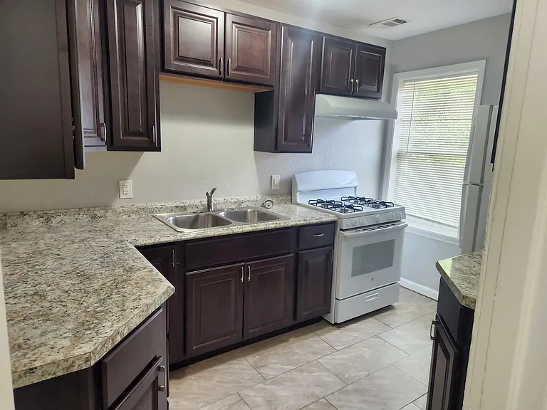 110 Congress St #3 — Photo 2