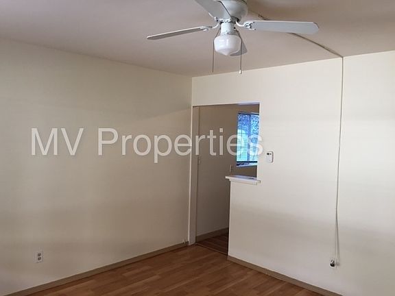 4th image of 3061 Hawthorn St