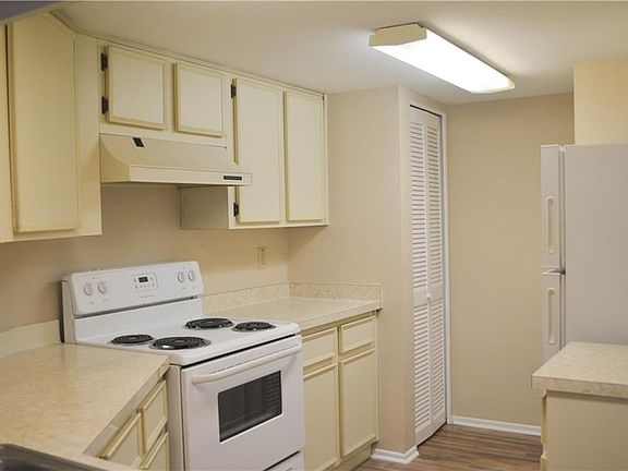3rd image of 4035 Angel Oak Ct APT 104