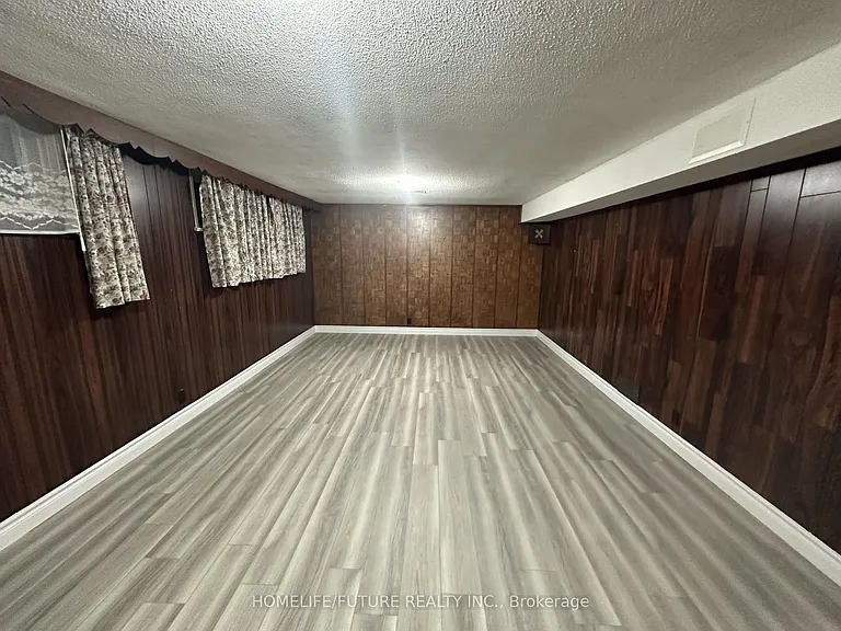 27 Kells Ave #BASEMENT — Photo 10