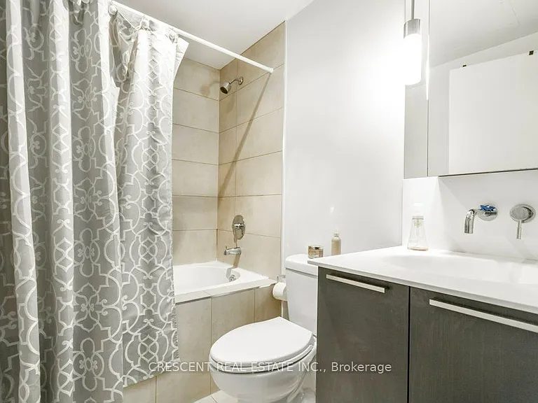 650 King St W #402 — Photo 20