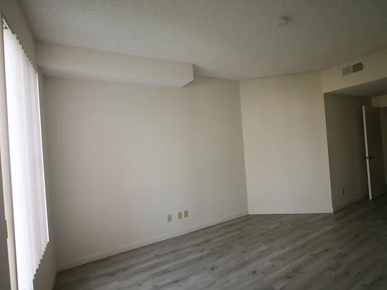3637 Clarington Ave #213 — Photo 63