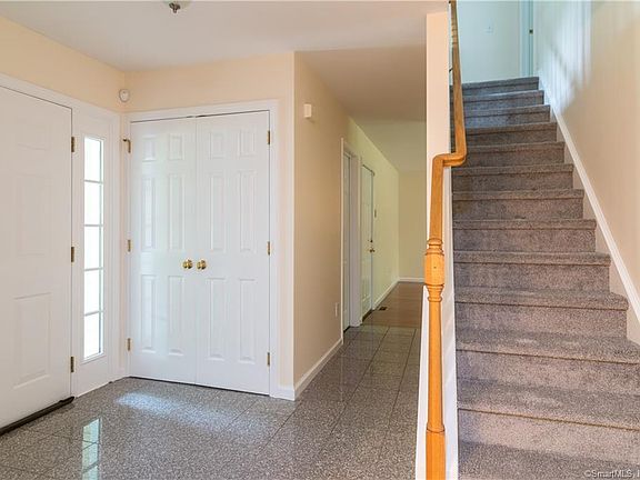 4th image of 3 White Oak Dr #3