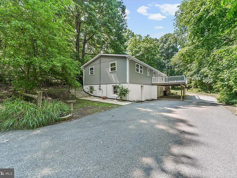 436 Spackman Ln — Photo 2