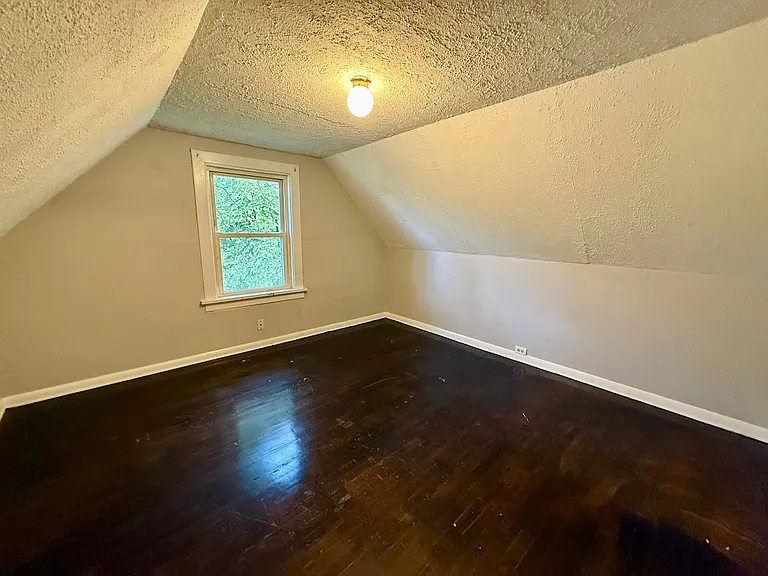 415 Weston Ave — Photo 7