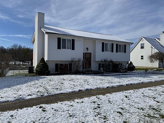 3rd image of 810 Edgebrook Dr