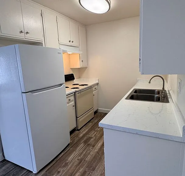 166 S Lincoln S — Photo 12