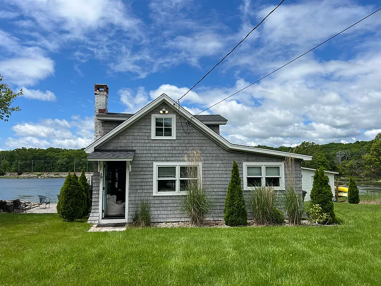 61 Old Black Point Rd — Photo 2