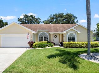 1910 SE Gaskins Cir, Port Saint Lucie, FL 34952