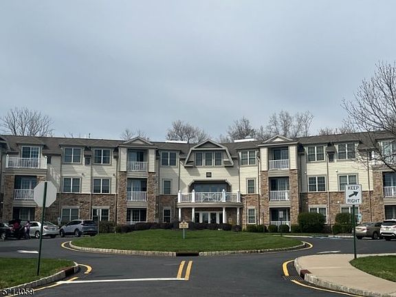 2nd image of 372 Victoria Dr #372