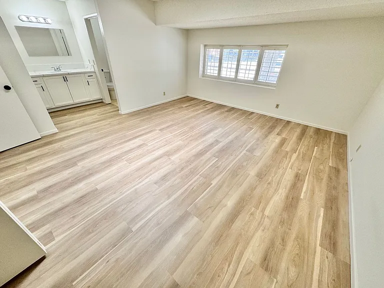 2913 Colanthe Ave — Photo 29