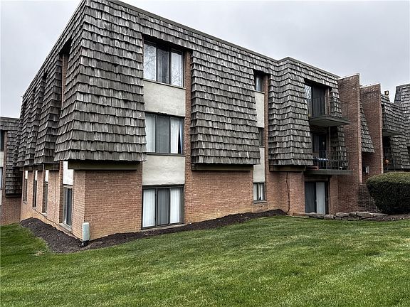 2nd image of 611 Forest Green Dr