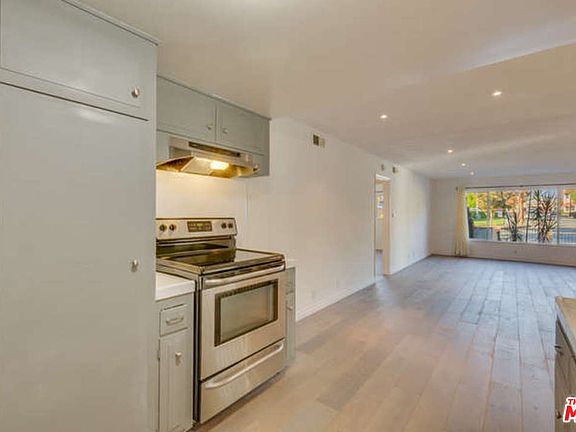 2nd image of 201 De Anza St