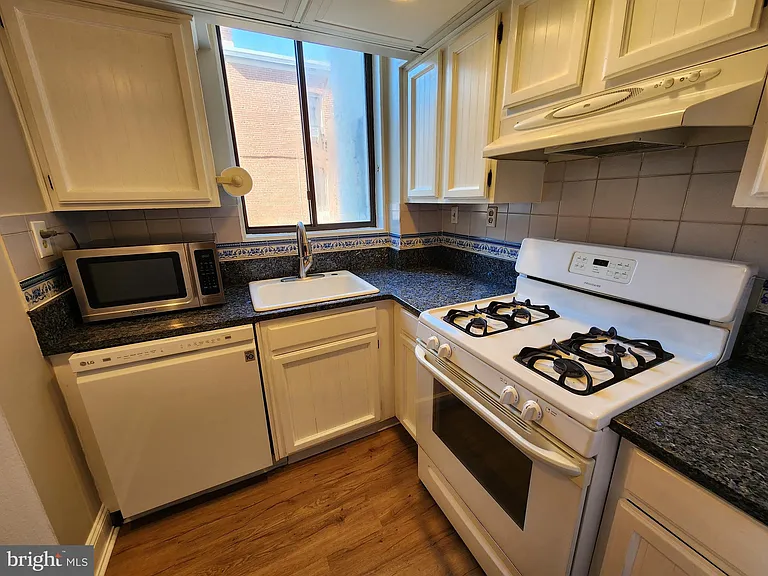 2610 Tunlaw Rd NW #103 — Photo 11