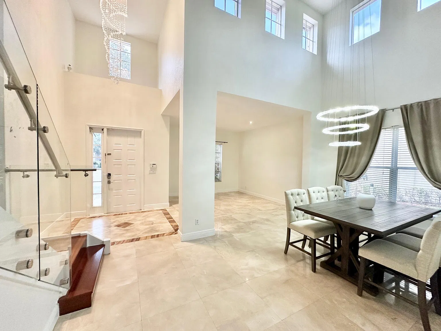 5 bed, 4.0 bath, 3041 sqft, $5,800 — Photo 3