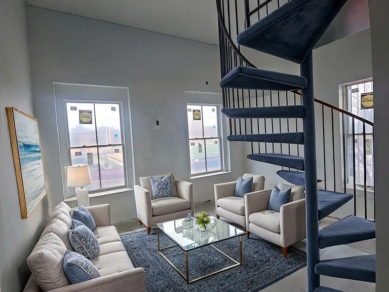 1031 E Monument St #7 — Photo 5